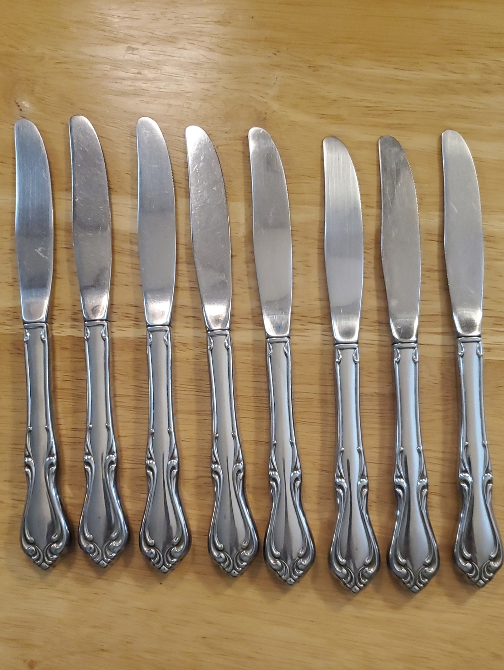 Set of 8 Wm.A. Rogers Oneida Sutton Place  Stainless Dinner Knives - Silver